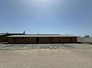 Building Photo - 808 Safady Ave