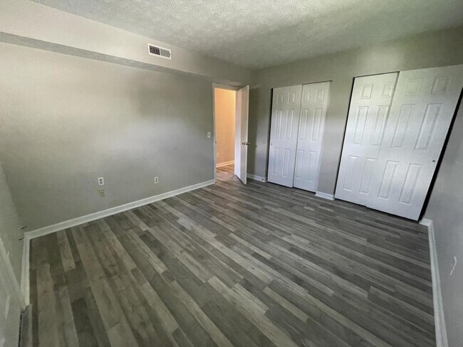 Building Photo - 7656 Drawbridge Court