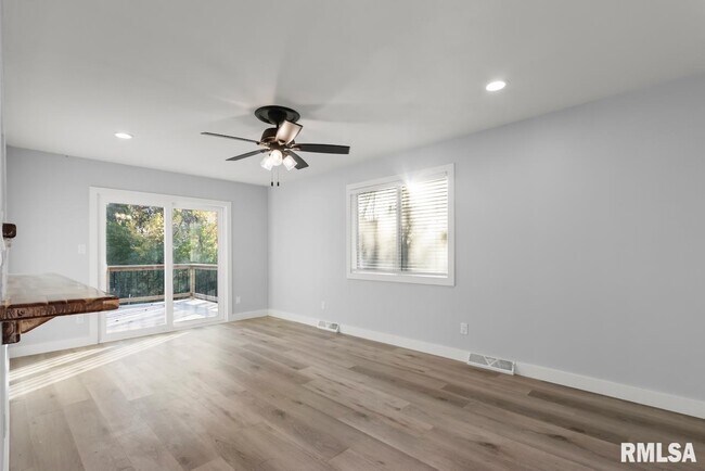 Foto del edificio - 1900 E Knox St