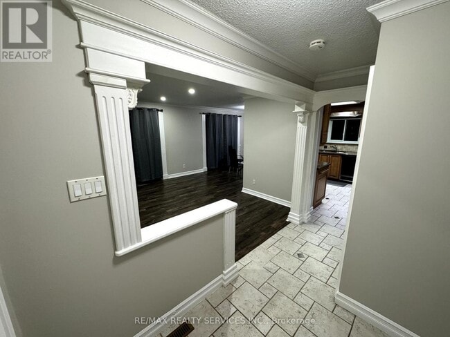 Building Photo - 4 Flavian Crescent