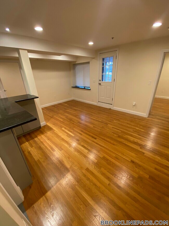 Foto del edificio - 1801 Beacon St