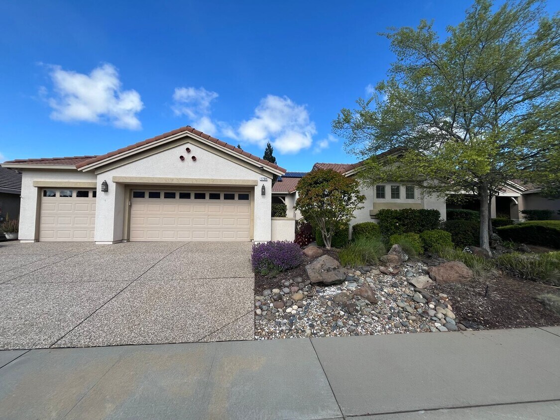 Primary Photo - Beautiful Home in Lincoln Sun City