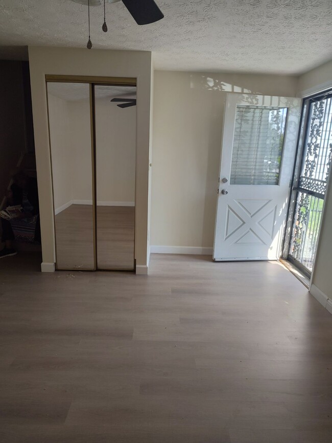 Foto del edificio - 2518 Queenswood Dr