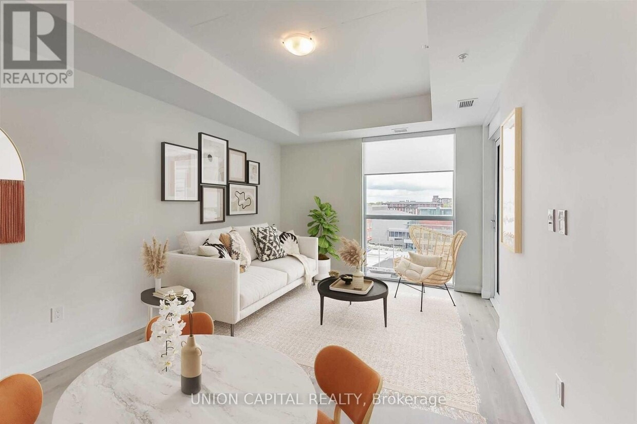 Photo principale - 60 Charles St W