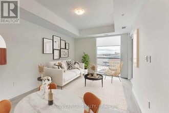 Building Photo - 60 Charles St W