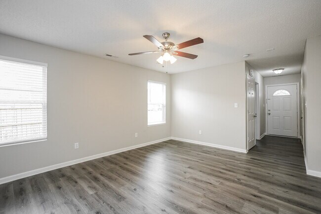 Building Photo - 5558 Wild Horse Dr