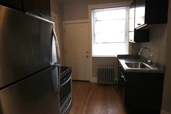 Building Photo - 4411 N La Crosse Ave