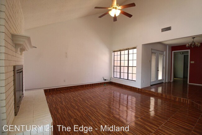 Building Photo - 2 br, 2.5 bath House - 3229 Elma Dr