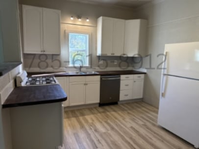 Building Photo - 836 E 10th St