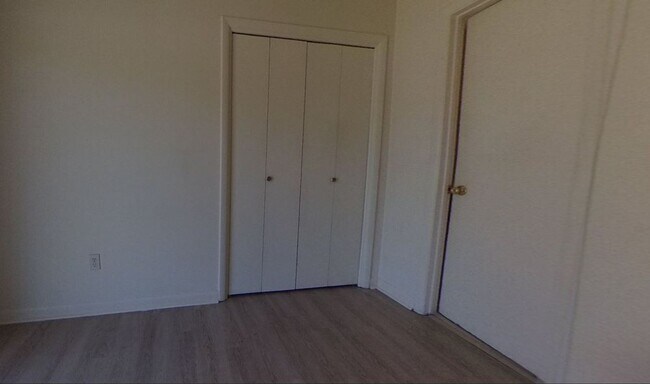 Foto del edificio - 11010 22 Middleground Rd.