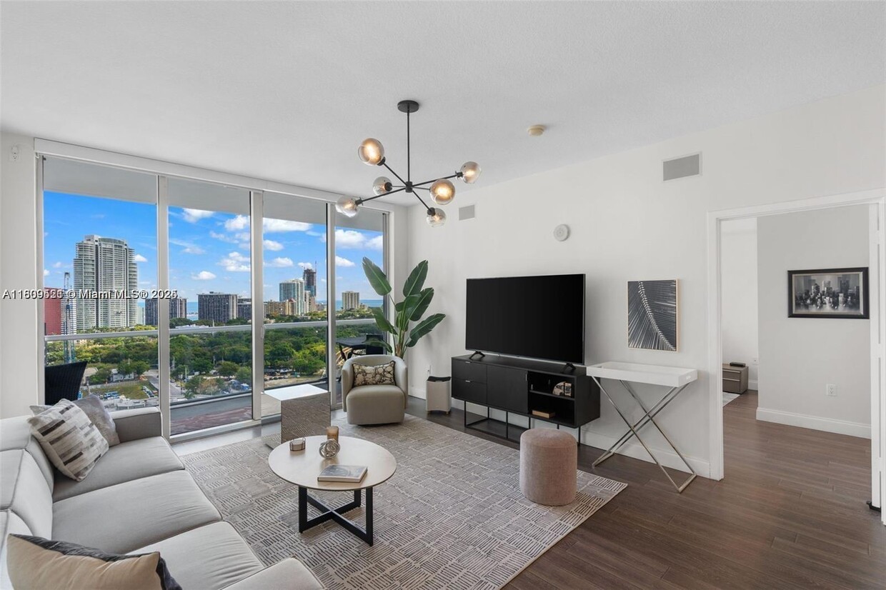Foto principal - 79 SW 12th St