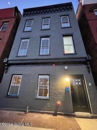 Primary Photo - 257 3rd St