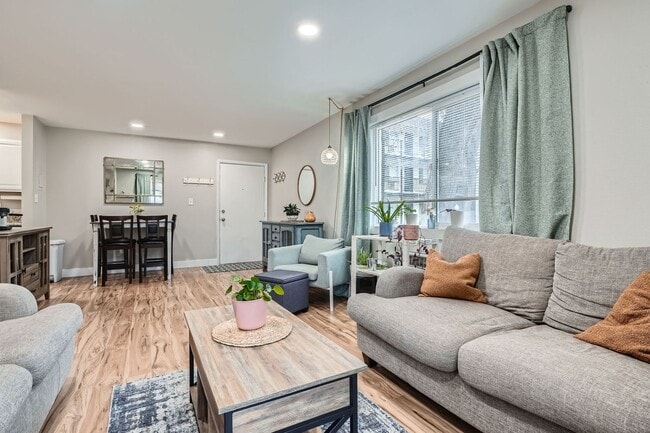 Building Photo - Modern Comfort Meets City Convenience in D...