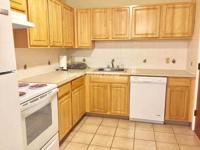 Foto del edificio - 64-66 Mayflower Ave. Unit 7