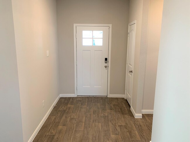 Building Photo - 141 Frostweed Dr