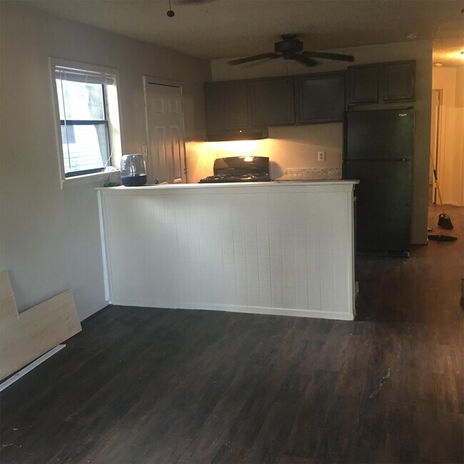 Foto del edificio - 323 E French Pl