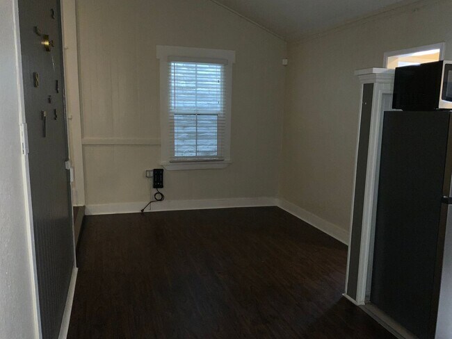 Building Photo - 1716 Sonoma Blvd