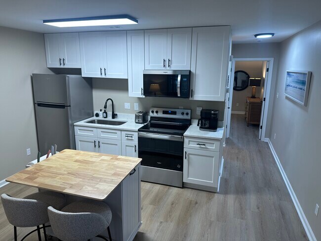 Cocina completamente renovada con electrodomésticos nuevos. - 603 Wagon Wheel Rd