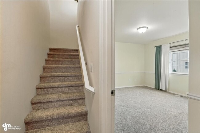 Building Photo - Charming 2BD/2BA Condo!