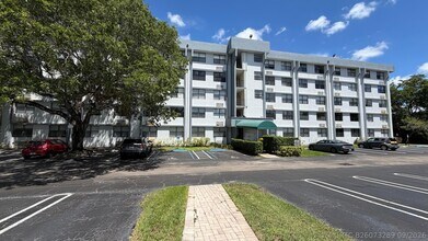 Building Photo - 2501 Riverside Dr