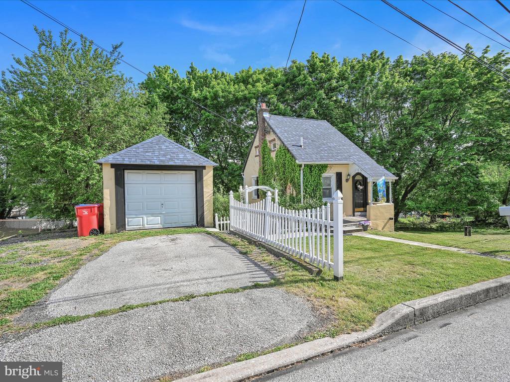 Primary Photo - 20 Elm Ave