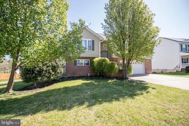 Foto del edificio - 22226 Goldenrod Dr