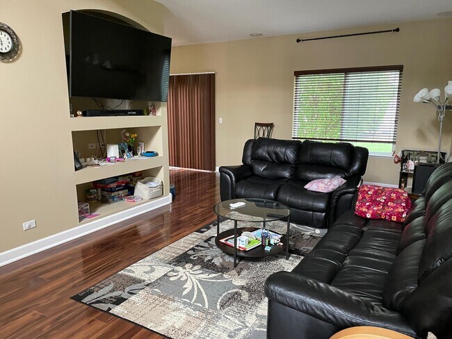 Foto del edificio - 2277 Stoughton Dr