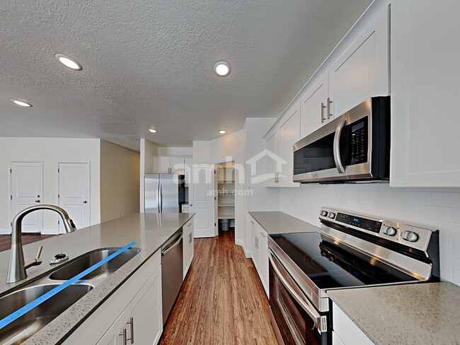 Building Photo - 322 N Gibbons Ln