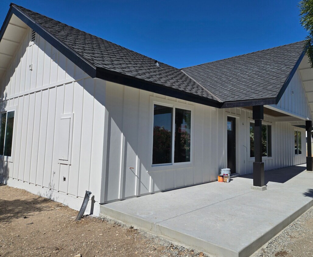 Building Photo - 8999 Union Rd