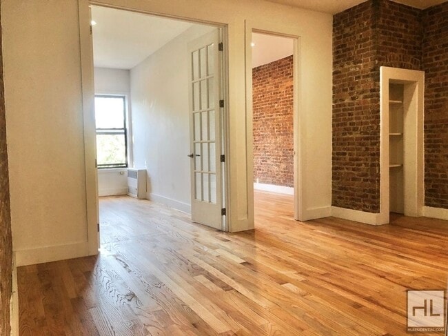 Building Photo - BEDFORD AVENUE / Amazing 3-Bed 1-Bath / Cr...