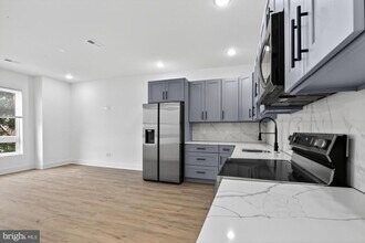 Building Photo - 2333 E York St