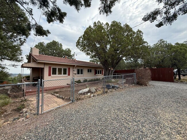 Foto del edificio - Million-Dollar Views of Granite Mountain &...