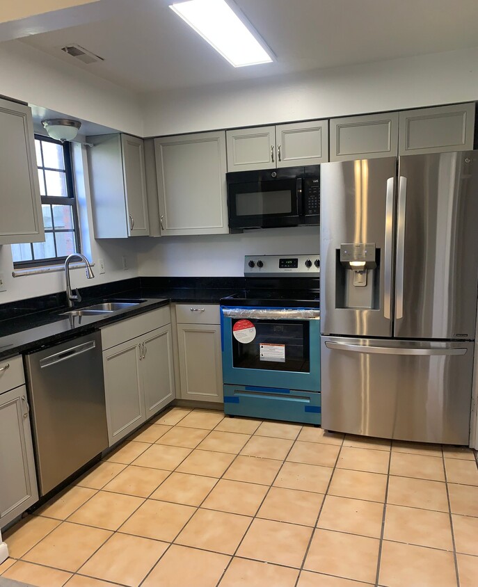 Photo - 720 Ohio Pike (Cincinnati, OH)