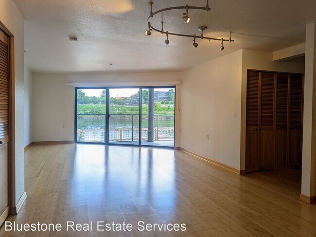 Foto del edificio - 1 br, 1 bath House - 1020 NW Naito Pkwy #N-03