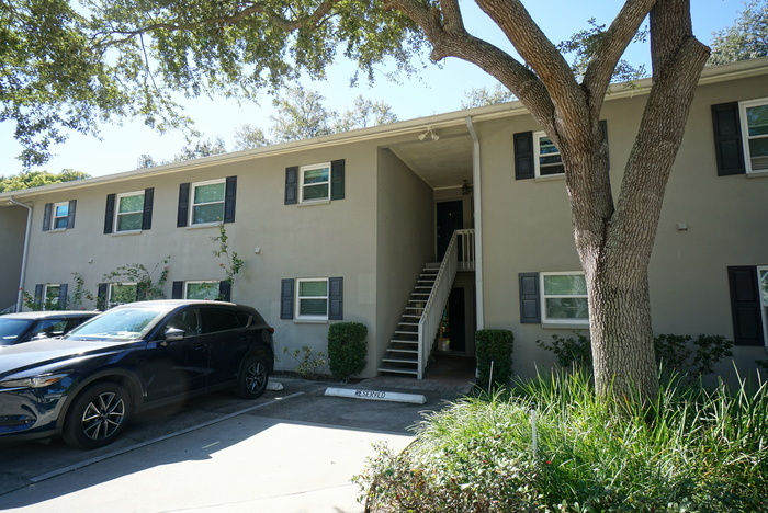 Foto principal - Charming 2-Bedroom, 1-Bath Condo in South ...