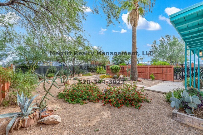 Foto del edificio - 1017-1021 N Palo Verde Blvd