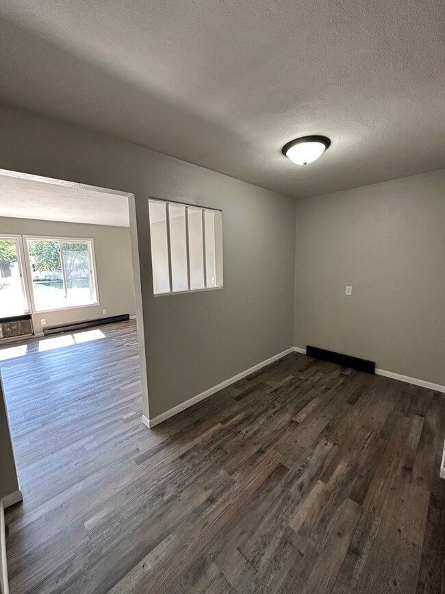 Building Photo - 528 River Forest Rd.