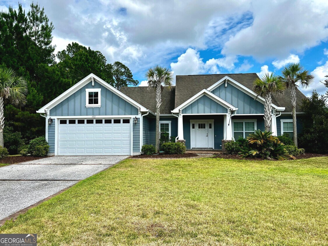 Primary Photo - 102 Settlers Hammock Way