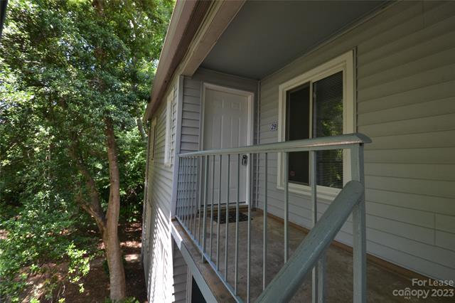 Building Photo - 2013 Stoney Point Ln