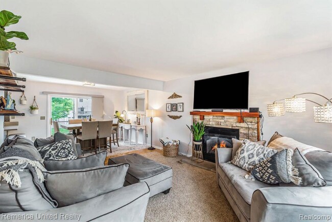 Foto del edificio - 975 Water View Ln