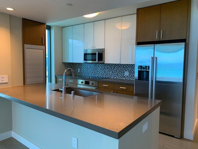 Foto del edificio - High Floor - Corner Unit - Ocean View - The Collection Condominium