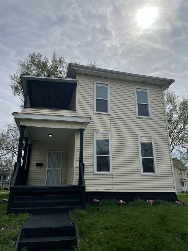 Primary Photo - 432 S Linden Ave