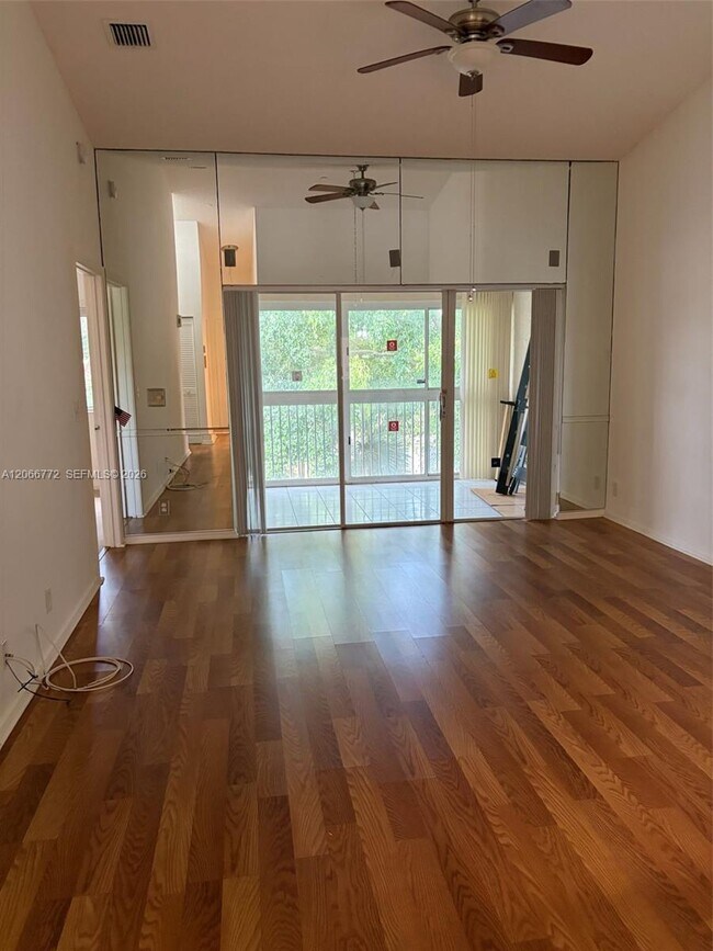 Building Photo - 5016 Rose Hill Dr