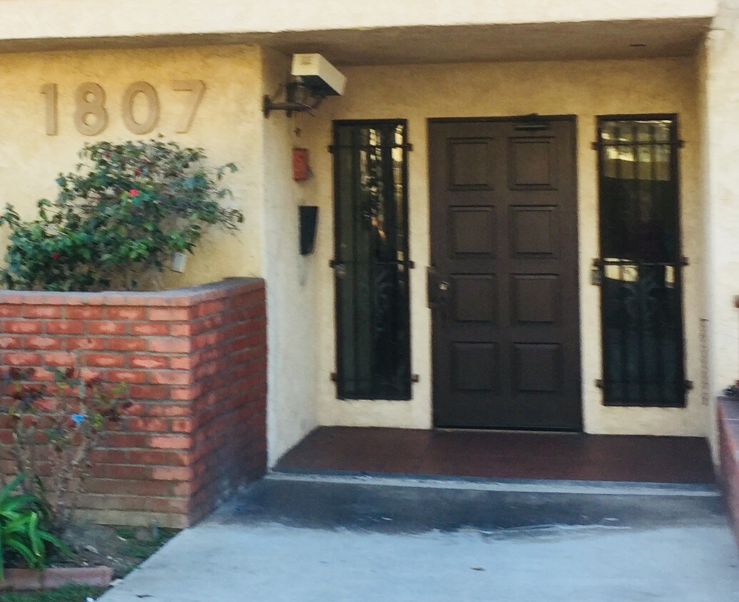Primary Photo - 1807 Corinth Ave