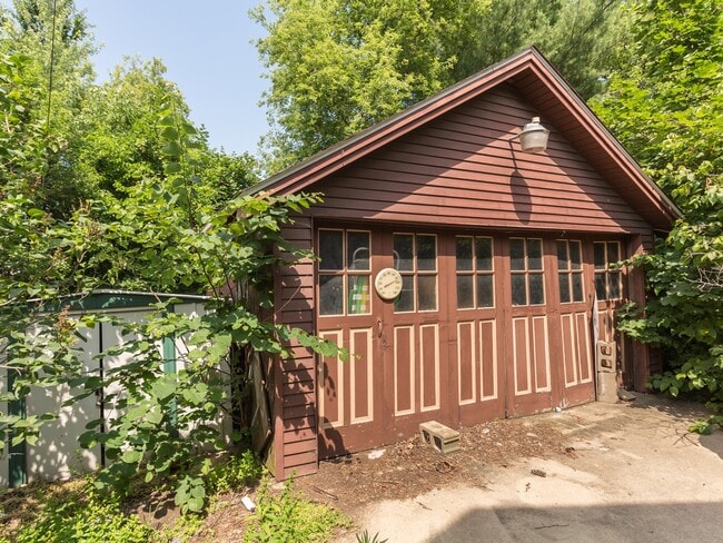 Building Photo - 830 Bellevue Ave