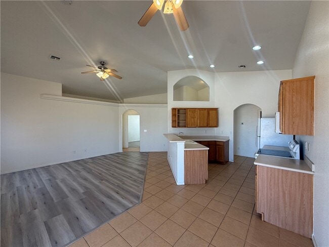 Foto del edificio - 3680 N Rainbow Dr