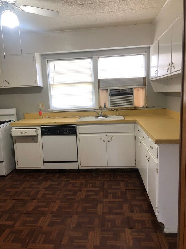 Foto del edificio - 3 Bedrooms, 1 Bath, 1 Car Garage Near Caprock High School!