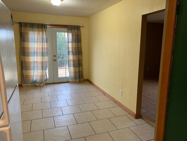Building Photo - Two Bedroom - East Helena