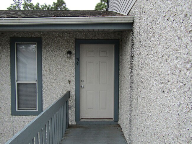 Building Photo - 910 Brett Dr