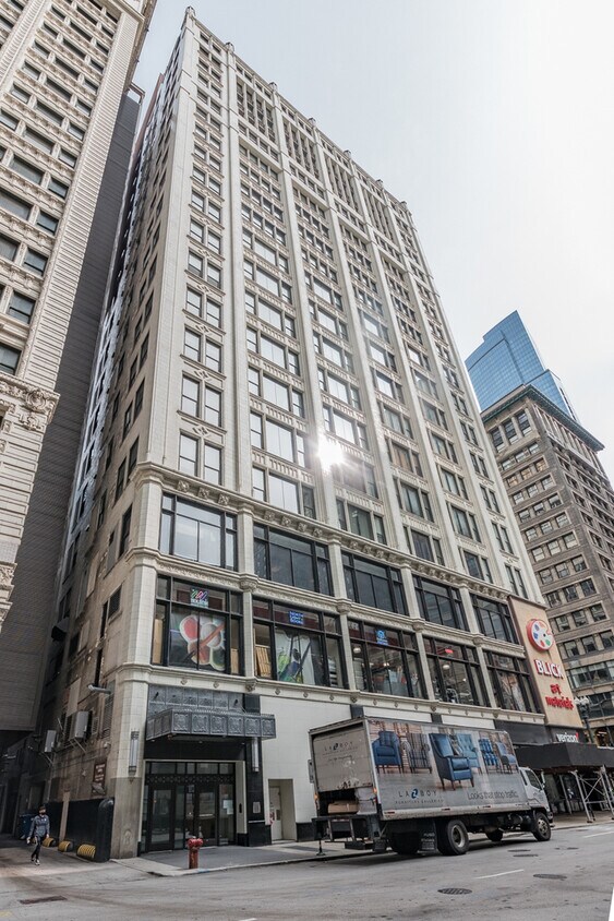 Foto principal - 8 W Monroe St